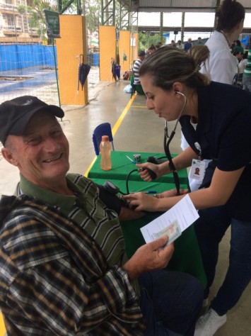 Medição da pressão arterial foi uma das ações concorridas na Feira da Saúde.